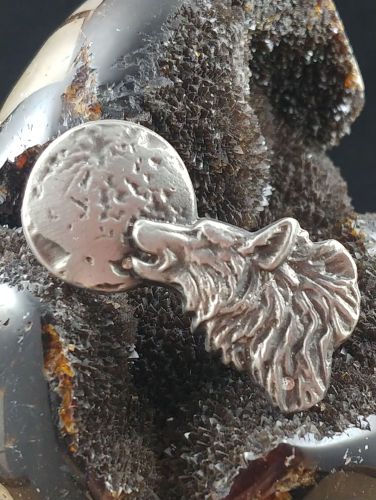 Wolf Howling at the Moon Pin
