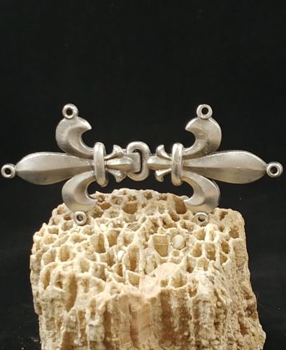 Fleur-de-lis Cloak Clasp