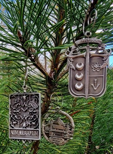 Outlander Ornament Set 3 Fraser Ridge, Lallybroch, A.Malcom