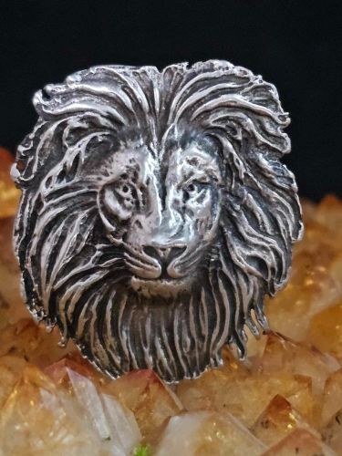 Lion Pewter Collectible Pin